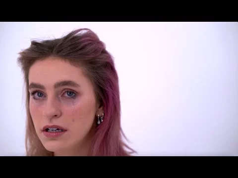 She Gets The Flowers lyrics